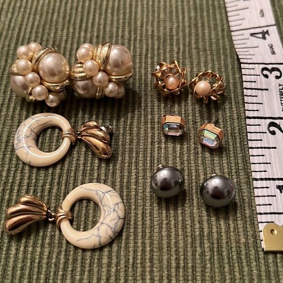 4 pair of stylish earrings - Picture 6 of 11